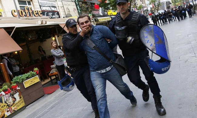 «Πυρά» της Δύσης κατά της Άγκυρας: «Τριτοκοσμικό το καθεστώς στην Τουρκία» – «Ο Ερντογάν παραβιάζει τους διεθνείς κανόνες»